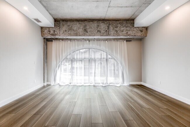 The Greystone in Hamilton, ON - Building Photo - Interior Photo