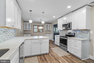812 Oakleigh Beach Rd in Dundalk, MD - Building Photo - Building Photo
