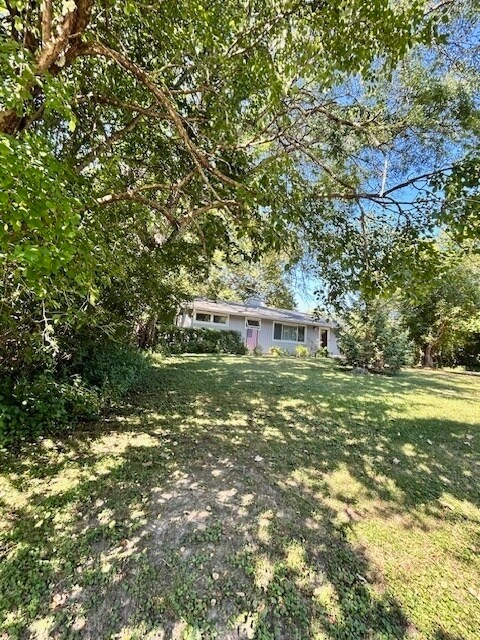 2300 Highmoor Rd in Highland Park, IL - Building Photo
