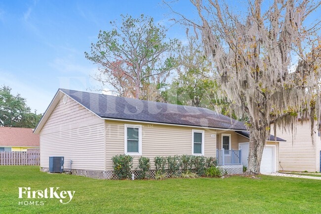 1591 Twin Oak Dr W in Middleburg, FL - Building Photo - Building Photo