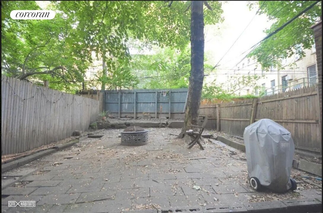 206 Washington Park in Brooklyn, NY - Building Photo