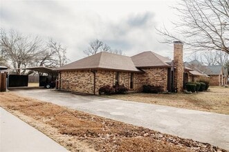 2106 Pecan St in Bonham, TX - Building Photo - Building Photo