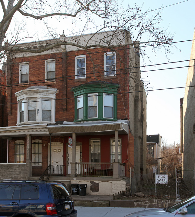 4154 W Girard St in Philadelphia, PA - Foto de edificio