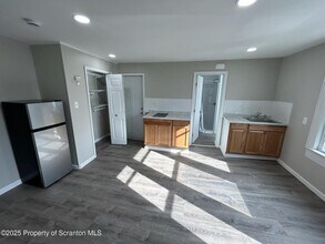 527 Willow St in Scranton, PA - Building Photo - Building Photo