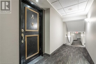 135 James St S in Hamilton, ON - Building Photo - Building Photo