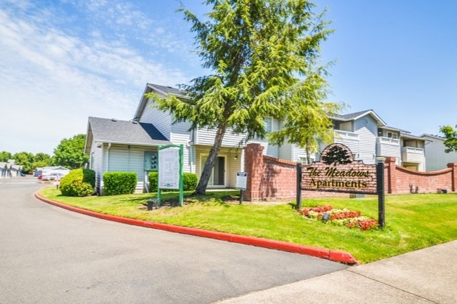 Meadows Apartments in Albany, OR - Building Photo - Building Photo