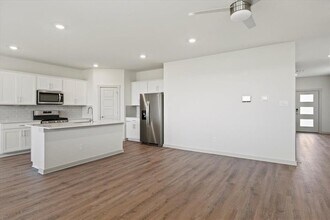530 Wilshire Rd in San Marcos, TX - Building Photo - Building Photo