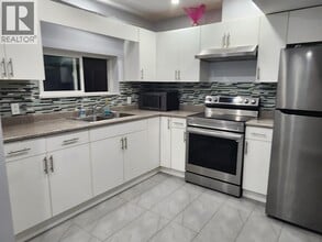 120B 120b Ave in Pitt Meadows, BC - Building Photo - Building Photo