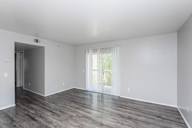 Mountain Shadows in Salt Lake City, UT - Foto de edificio - Interior Photo