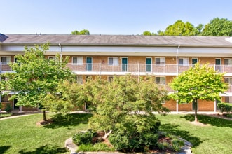 Quantico Court in Triangle, VA - Building Photo - Building Photo