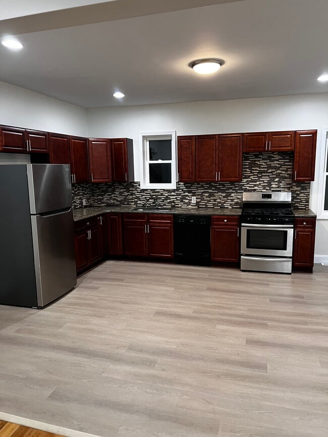 107 Ash St, Unit 1 in Scranton, PA - Building Photo - Building Photo