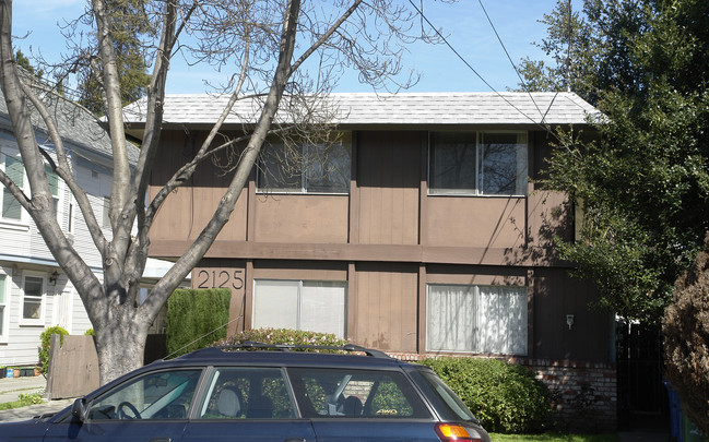 2125 Pacific Ave in Alameda, CA - Building Photo - Building Photo