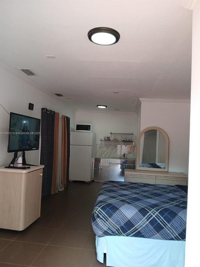 107 SW 154th St in Miami, FL - Foto de edificio - Building Photo