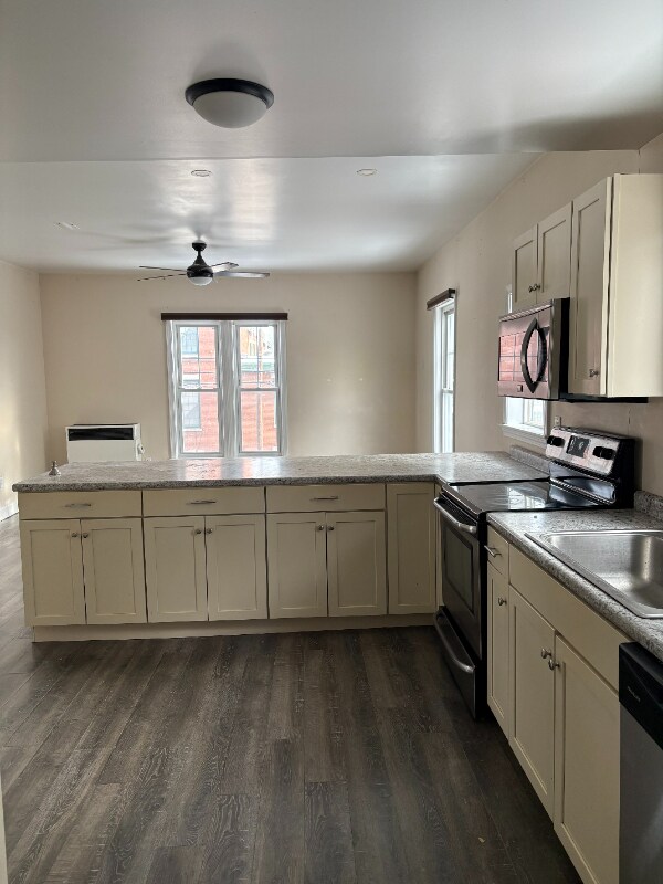 253 Lisbon St in Lisbon, ME - Foto de edificio - Building Photo