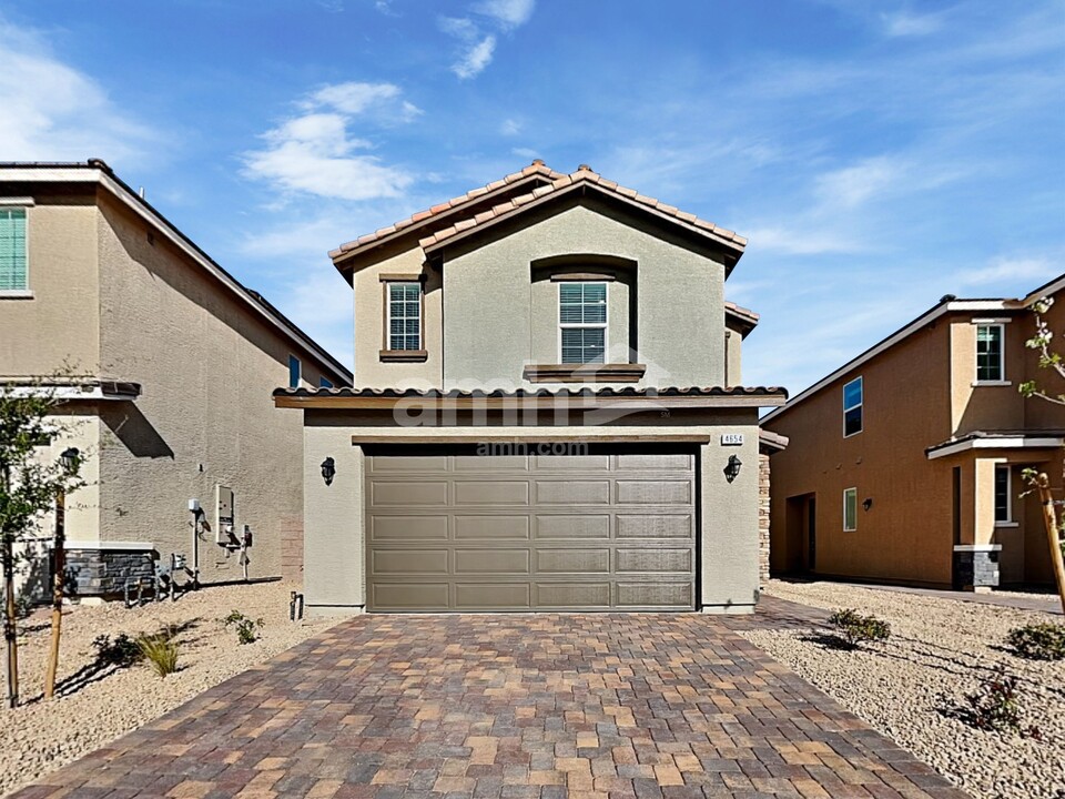 4654 Flaming Ridge Trail in Las Vegas, NV - Building Photo