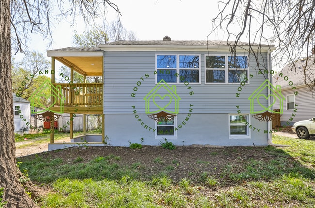 property at 2120 N Broadway Ave