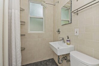 19 Westbourne Ter, Unit 1 in Brookline, MA - Building Photo - Building Photo