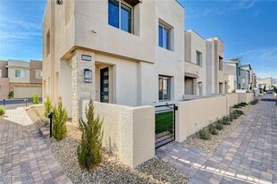 600 Carriage Hill Dr in Las Vegas, NV - Building Photo