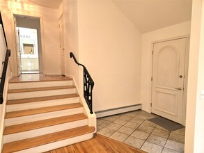 10 Hampton Rd in Port Washington, NY - Building Photo - Building Photo