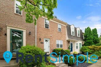 9879 Lakepointe Dr in Burke, VA - Building Photo - Building Photo