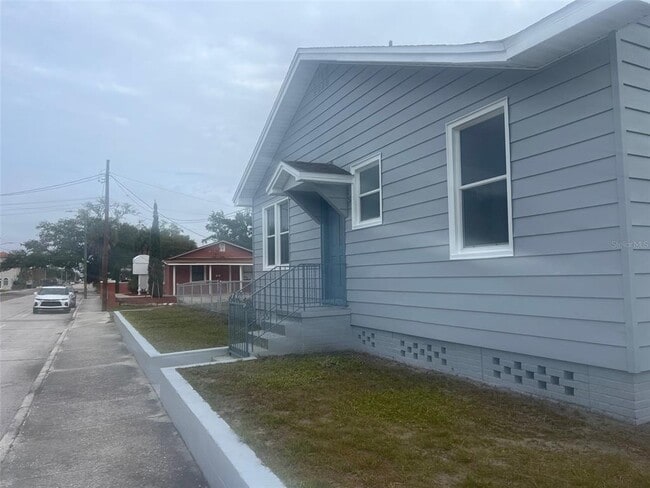 2323 W North B St in Tampa, FL - Building Photo - Building Photo