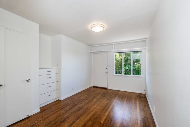 2813 Shattuck Ave in Berkeley, CA - Foto de edificio - Interior Photo