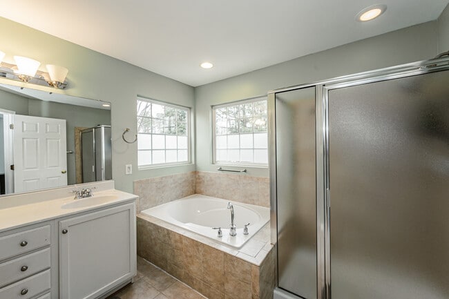 1401 Olde Sage Ct in Glen Allen, VA - Foto de edificio - Building Photo