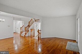 7951 Brightmeadow Ct in Ellicott City, MD - Foto de edificio - Building Photo