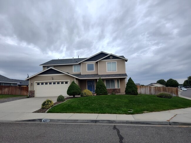 4211 Holland Ln