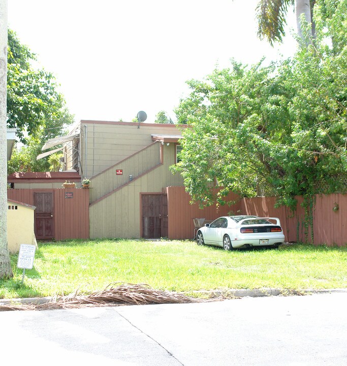 8334 NE 1st Ave in Miami, FL - Building Photo