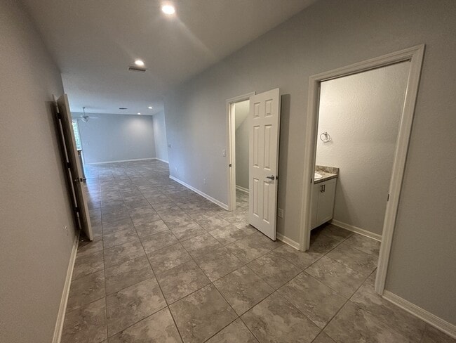 1093 Grantham Dr in Sarasota, FL - Building Photo - Building Photo