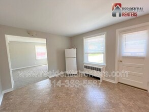 8020 W Becher St in West Allis, WI - Building Photo - Building Photo