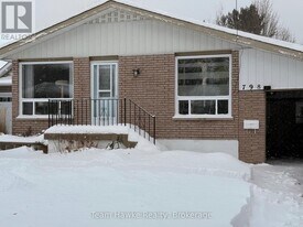 798 Quebec St in Midland, ON - Building Photo