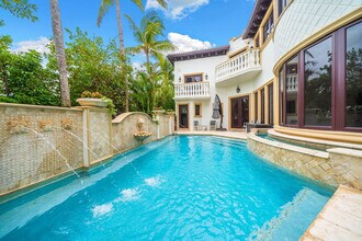 2760 N Atlantic Blvd in Fort Lauderdale, FL - Foto de edificio - Building Photo