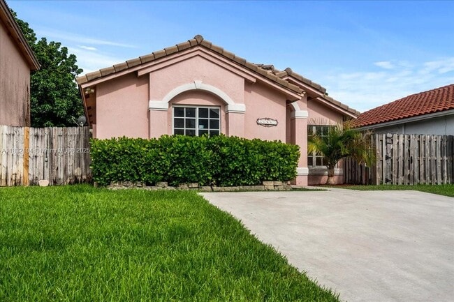 21462 SW 88th Pl in Cutler Bay, FL - Building Photo - Building Photo