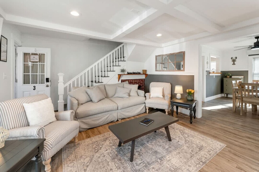 9 Cole St in Hampton, NH - Building Photo