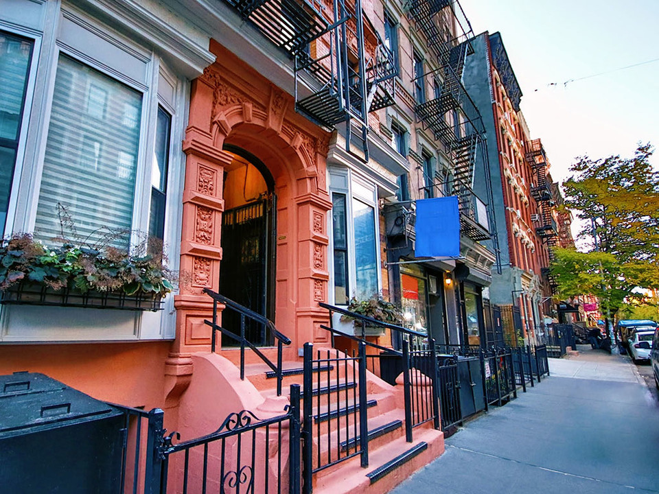 112 East 7th Street in New York, NY - Foto de edificio