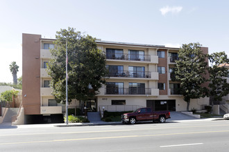 Woodman Oaks Apartments in Sherman Oaks, CA - Building Photo - Building Photo