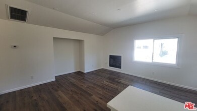 7467 N Forbes Ave in Lake Balboa, CA - Building Photo - Building Photo