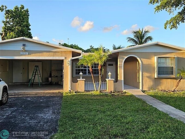 9431 NW 24th Pl in Pembroke Pines, FL - Foto de edificio - Building Photo