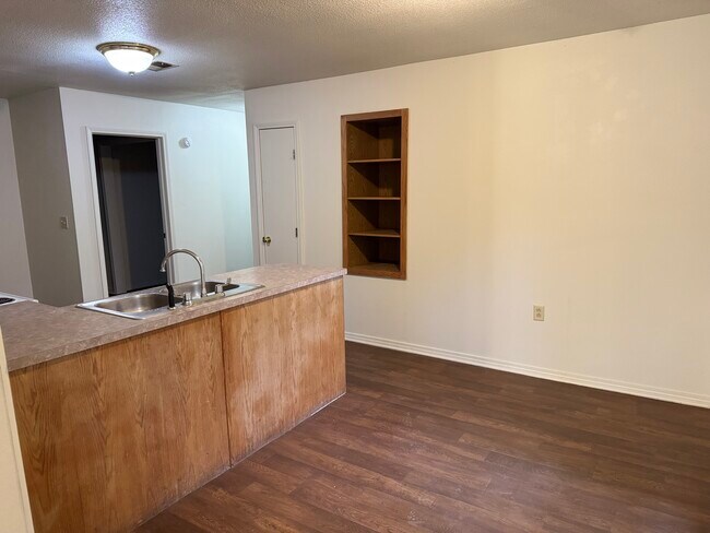 106 B Russell St in Roland, OK - Building Photo - Building Photo