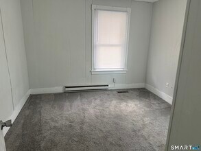 57 New St in Seymour, CT - Building Photo - Building Photo