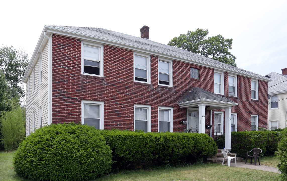 825 Central Ave in Pawtucket, RI - Foto de edificio