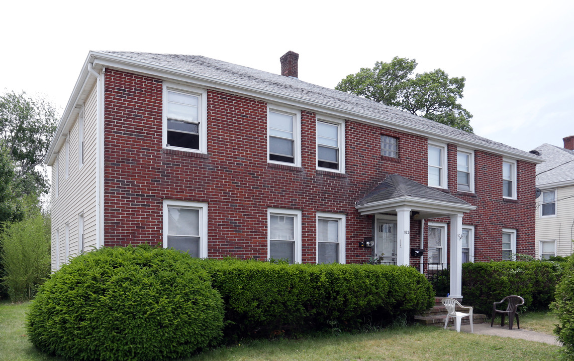 825 Central Ave in Pawtucket, RI - Building Photo