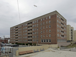 Riviera Towers in Long Beach, NY - Building Photo - Building Photo