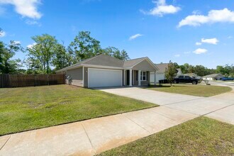 610 Riverwalk Cir in Freeport, FL - Building Photo - Building Photo