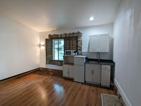 13690 Westward Dr in Fontana, CA - Foto de edificio - Building Photo