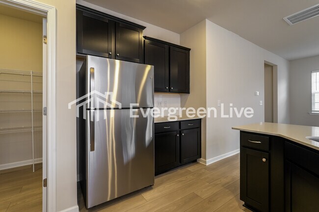 810 Pear Blossom Ct in Winston-Salem, NC - Building Photo - Building Photo