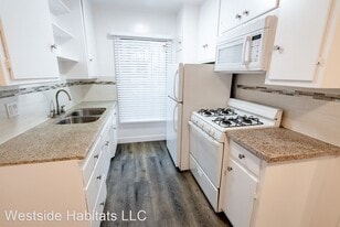 7044 Lanewood- fully renovated unit in Hol...