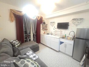 5004 Woodlands Glen Rd in Baltimore, MD - Building Photo - Building Photo